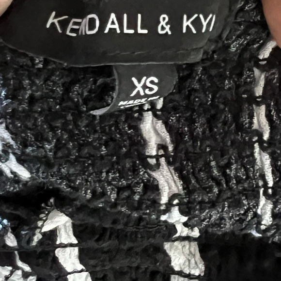 Kendall & Kylie Elastic Off Shoulder Top - Picture 4 of 5